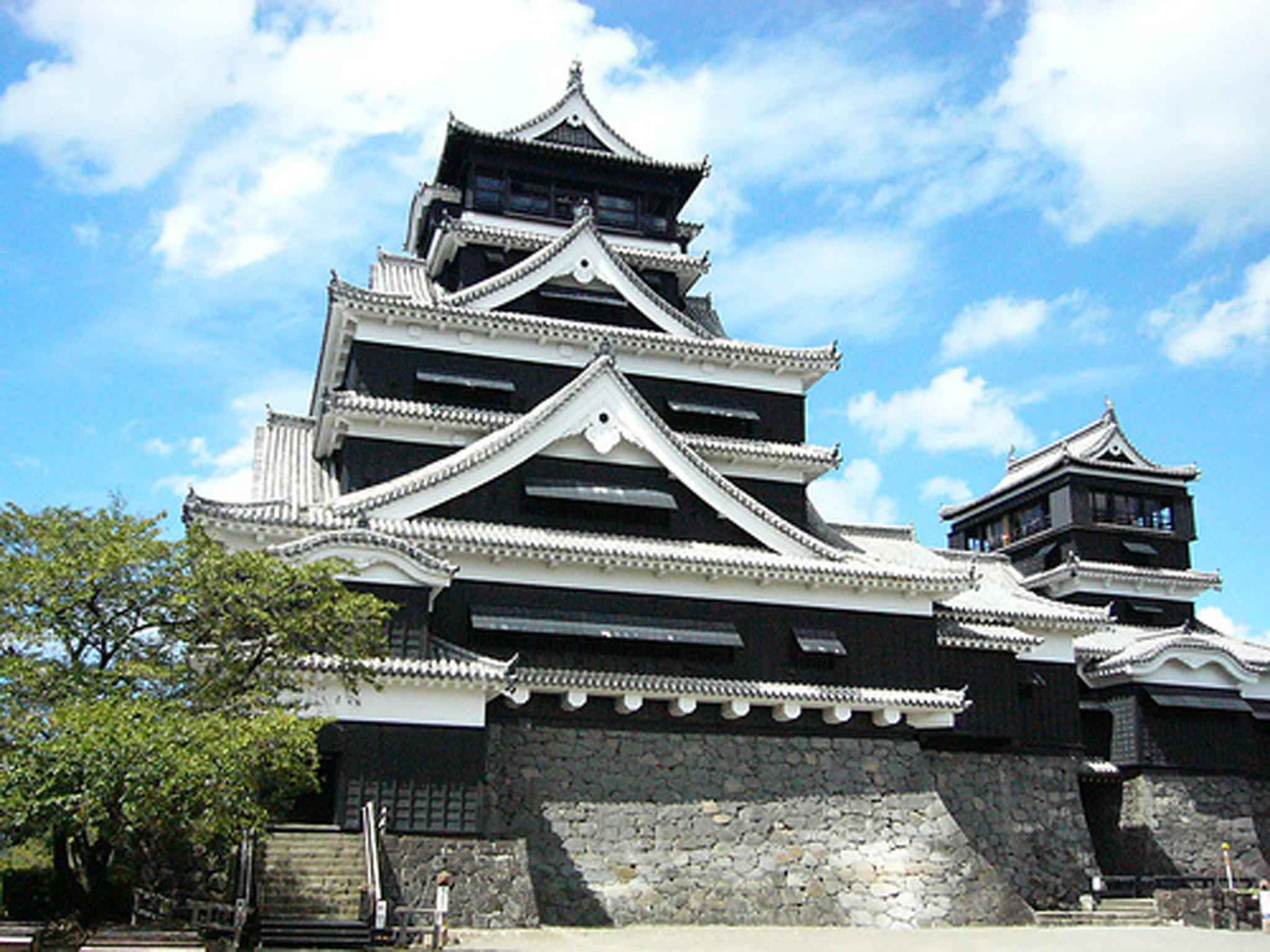 Kumamoto Castle (Japanese: 熊本城 くまもとじょう) is located in Chuo Ward, Kumamoto City, Kumamoto Prefecture, Japan. Ginkgo Castle (Japanese: Ginkgo Castle). One of the three famous cities in Japan.